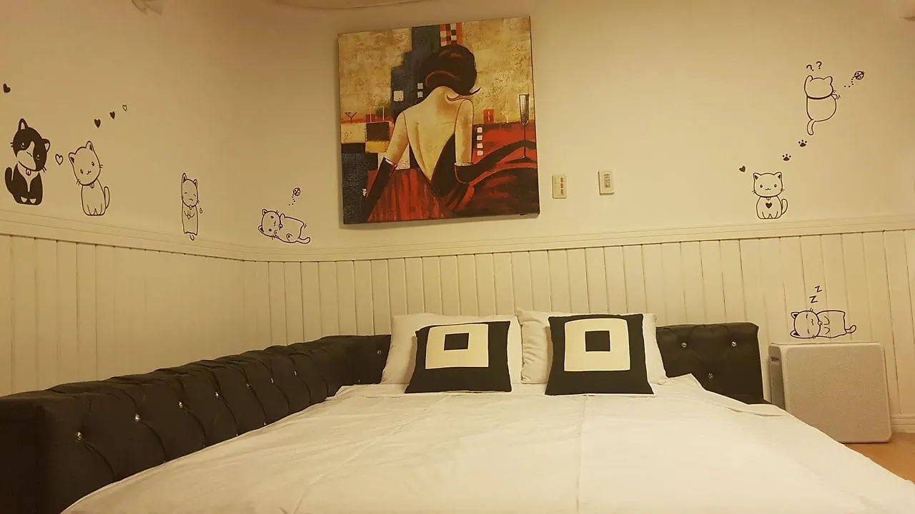 Queensbay Pension Jeju